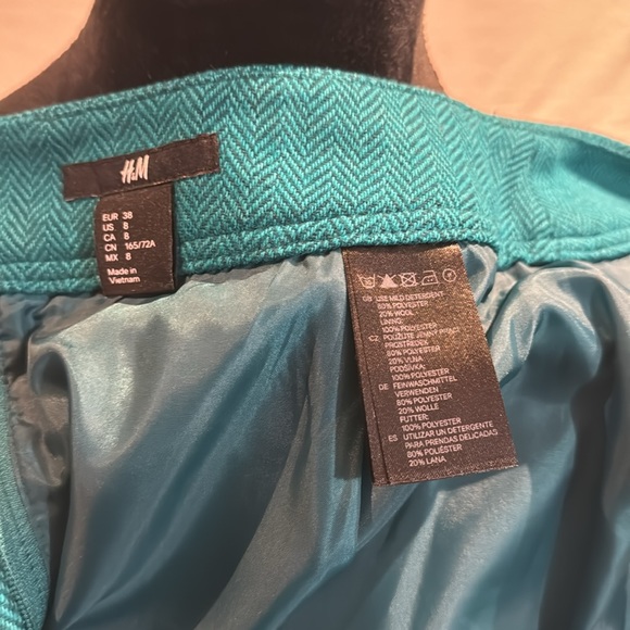 H&M mini skirt - Picture 5 of 5